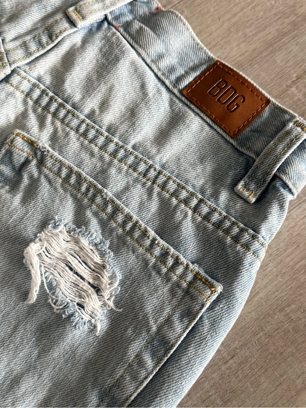 Urban Outfitters BDG Girlfriend Hi-Rise Light Distressed Denim Shorts Women's 25